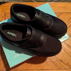 NEW Apex Emmy Women’s Shoe